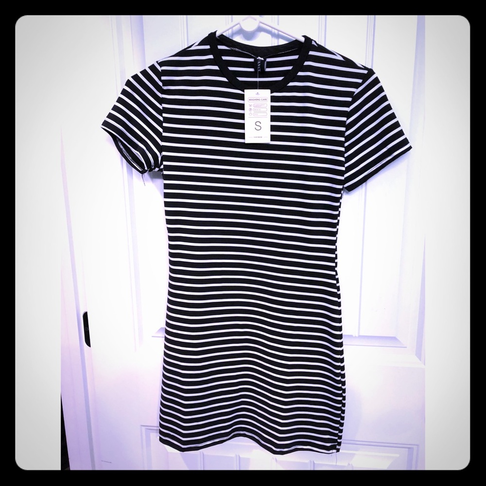 🔸 Black & White Striped Dress